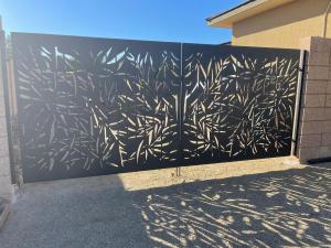 Custom-gate-Bush-Jungle-panels